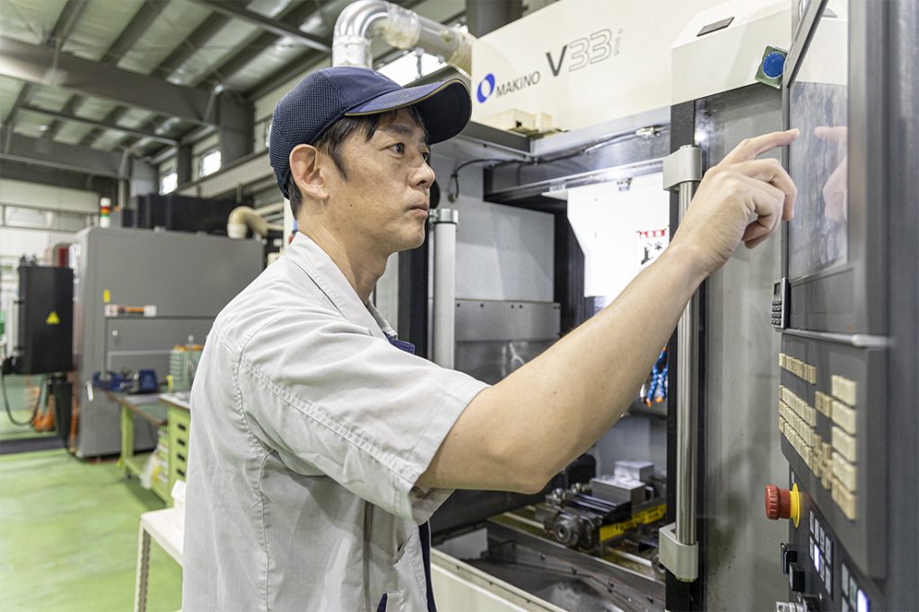 金型部 金型製作課 N.T